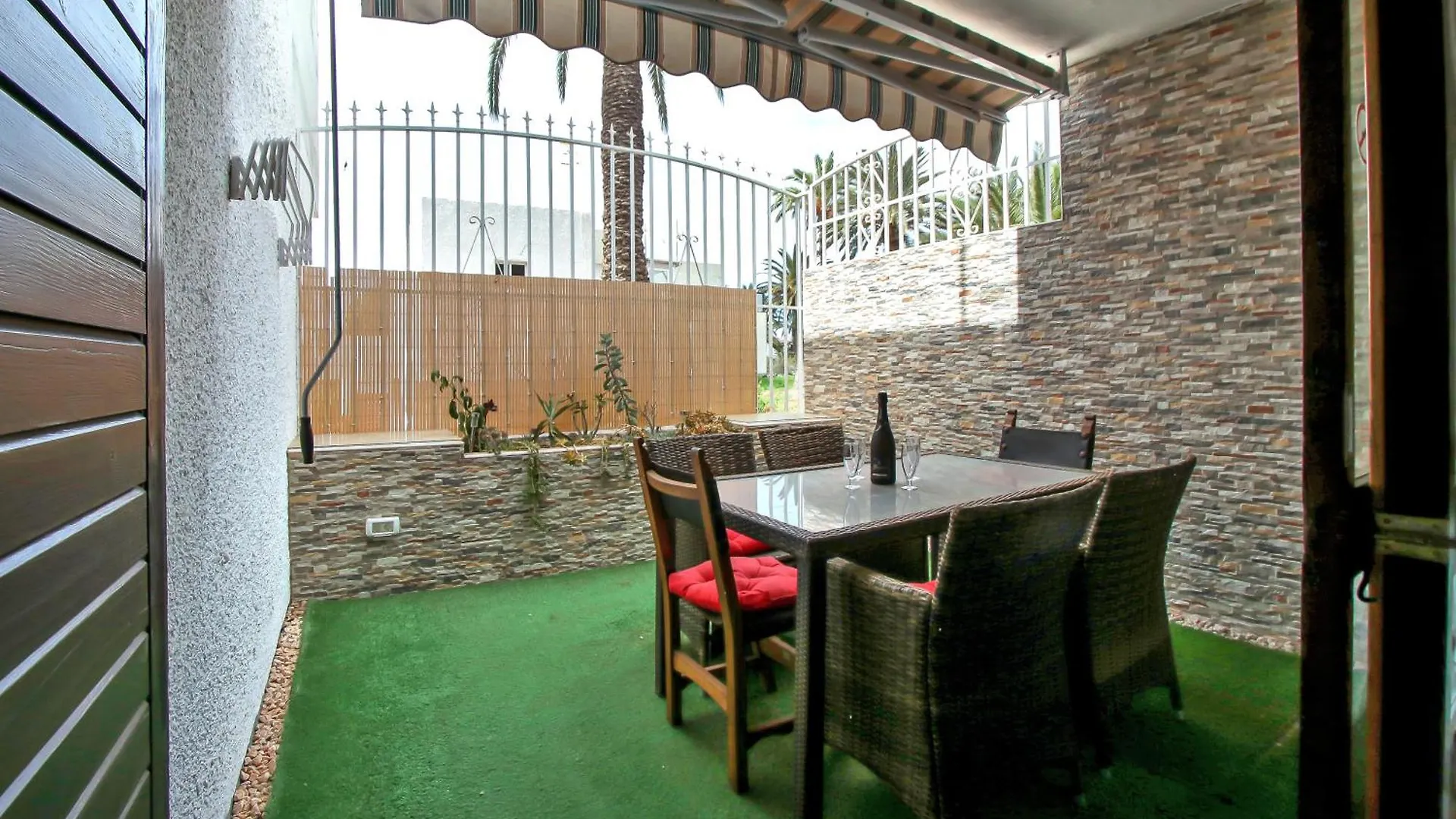 Exclusive 1 Bedroom Apartment With A Pool, 11F Arona
